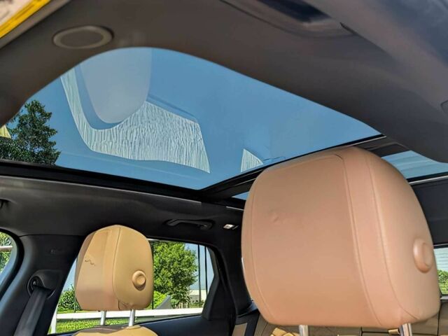 Білий Ягуар Ф-Пейс, об'ємом двигуна 3 л та пробігом 17 тис. км за 27800 $, фото 11 на Automoto.ua