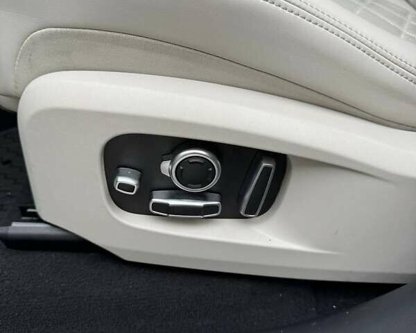 Белый Ягуар Ф-Пейс, объемом двигателя 3 л и пробегом 24 тыс. км за 36000 $, фото 28 на Automoto.ua