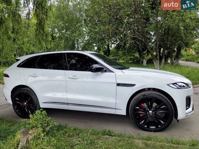 Белый Ягуар Ф-Пейс, объемом двигателя 3 л и пробегом 48 тыс. км за 55500 $, фото 11 на Automoto.ua