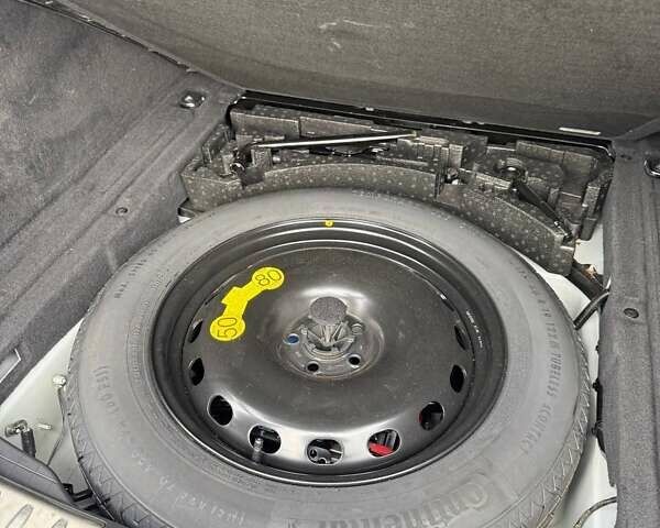 Белый Ягуар Ф-Пейс, объемом двигателя 3 л и пробегом 24 тыс. км за 36000 $, фото 38 на Automoto.ua