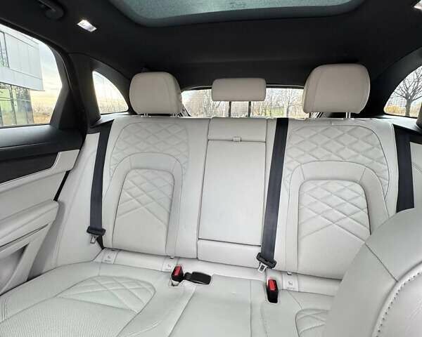 Белый Ягуар Ф-Пейс, объемом двигателя 3 л и пробегом 24 тыс. км за 36000 $, фото 25 на Automoto.ua