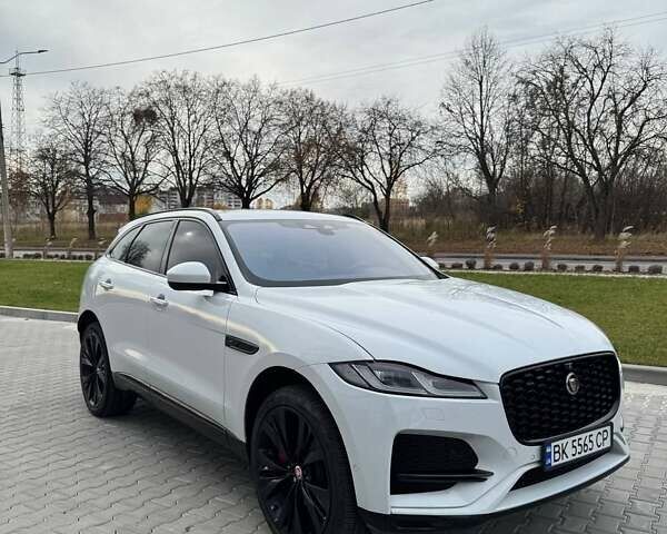 Белый Ягуар Ф-Пейс, объемом двигателя 3 л и пробегом 24 тыс. км за 36000 $, фото 4 на Automoto.ua