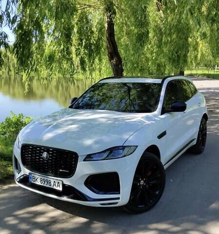 Белый Ягуар Ф-Пейс, объемом двигателя 3 л и пробегом 48 тыс. км за 55500 $, фото 12 на Automoto.ua