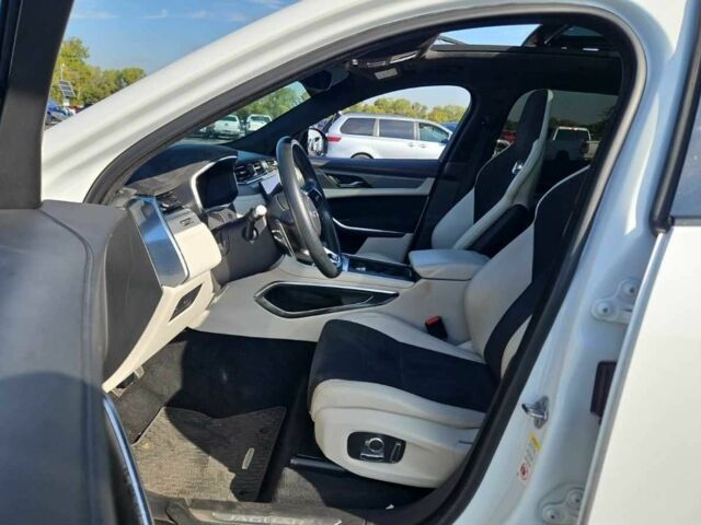 Белый Ягуар Ф-Пейс, объемом двигателя 0 л и пробегом 34 тыс. км за 39500 $, фото 14 на Automoto.ua