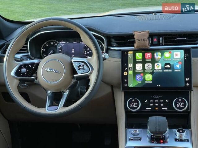 Белый Ягуар Ф-Пейс, объемом двигателя 2 л и пробегом 38 тыс. км за 45500 $, фото 23 на Automoto.ua