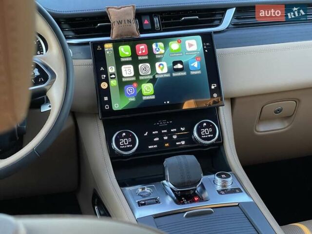 Белый Ягуар Ф-Пейс, объемом двигателя 2 л и пробегом 38 тыс. км за 45500 $, фото 16 на Automoto.ua