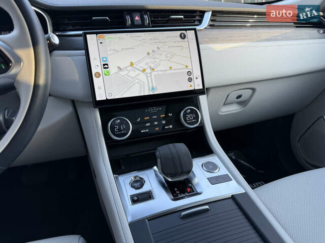 Белый Ягуар Ф-Пейс, объемом двигателя 2 л и пробегом 15 тыс. км за 44500 $, фото 20 на Automoto.ua