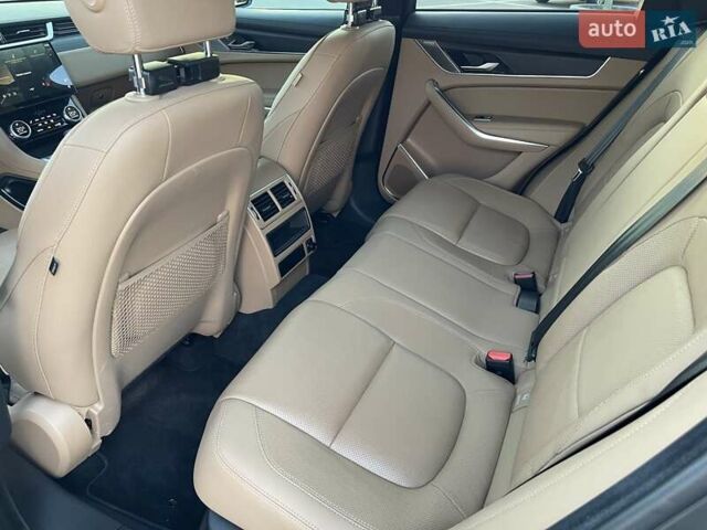 Белый Ягуар Ф-Пейс, объемом двигателя 2 л и пробегом 38 тыс. км за 45500 $, фото 8 на Automoto.ua