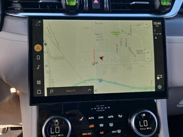 Белый Ягуар Ф-Пейс, объемом двигателя 0 л и пробегом 34 тыс. км за 39500 $, фото 18 на Automoto.ua