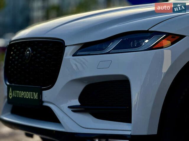 Белый Ягуар Ф-Пейс, объемом двигателя 2 л и пробегом 15 тыс. км за 44500 $, фото 1 на Automoto.ua