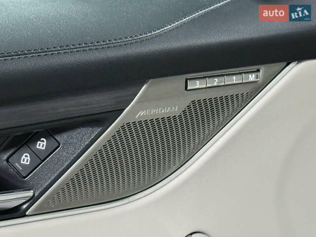 Білий Ягуар Ф-Пейс, об'ємом двигуна 2 л та пробігом 15 тис. км за 45000 $, фото 22 на Automoto.ua