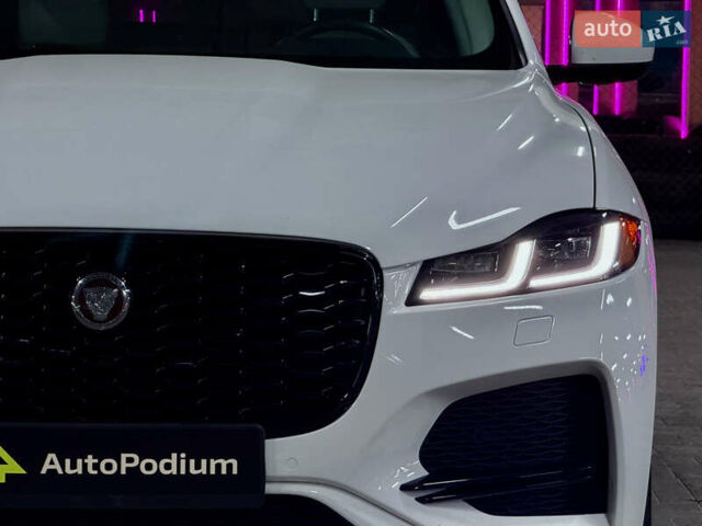 Білий Ягуар Ф-Пейс, об'ємом двигуна 2 л та пробігом 15 тис. км за 45000 $, фото 9 на Automoto.ua