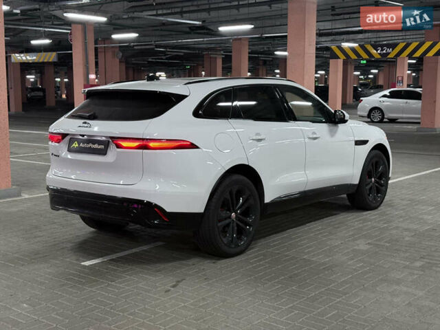 Білий Ягуар Ф-Пейс, об'ємом двигуна 2 л та пробігом 15 тис. км за 45000 $, фото 6 на Automoto.ua