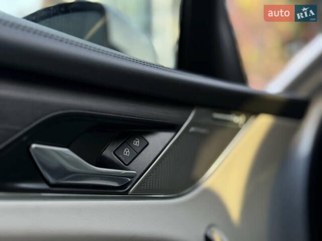 Белый Ягуар Ф-Пейс, объемом двигателя 2 л и пробегом 15 тыс. км за 44500 $, фото 16 на Automoto.ua