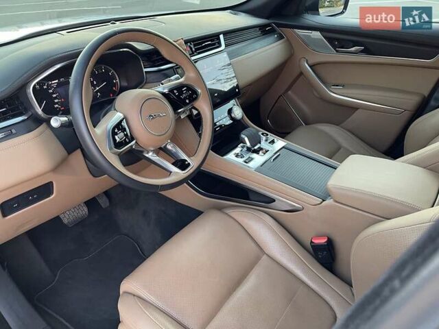 Белый Ягуар Ф-Пейс, объемом двигателя 2 л и пробегом 38 тыс. км за 45500 $, фото 7 на Automoto.ua