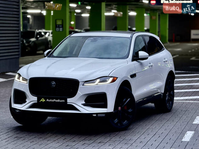 Білий Ягуар Ф-Пейс, об'ємом двигуна 2 л та пробігом 15 тис. км за 45000 $, фото 10 на Automoto.ua