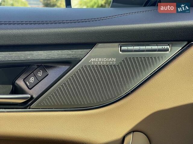 Белый Ягуар Ф-Пейс, объемом двигателя 2 л и пробегом 38 тыс. км за 45500 $, фото 12 на Automoto.ua