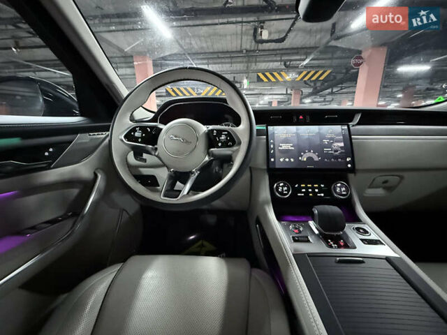Білий Ягуар Ф-Пейс, об'ємом двигуна 2 л та пробігом 15 тис. км за 45000 $, фото 15 на Automoto.ua