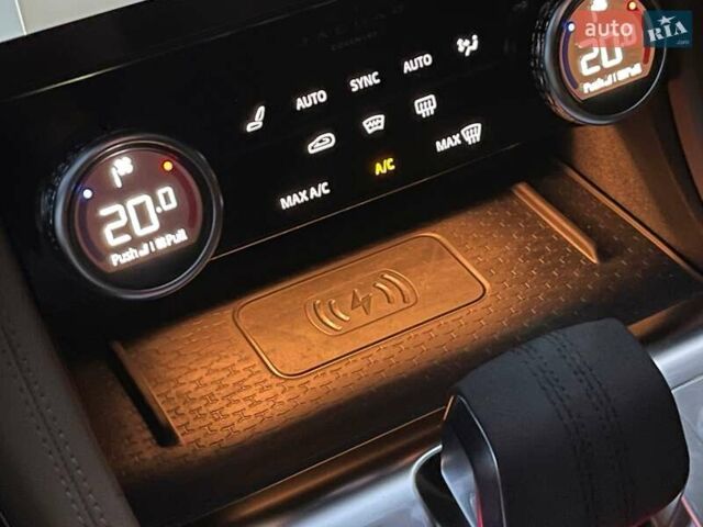 Белый Ягуар Ф-Пейс, объемом двигателя 2 л и пробегом 38 тыс. км за 45500 $, фото 18 на Automoto.ua