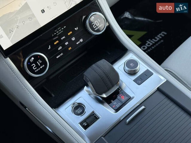 Белый Ягуар Ф-Пейс, объемом двигателя 2 л и пробегом 15 тыс. км за 44500 $, фото 23 на Automoto.ua