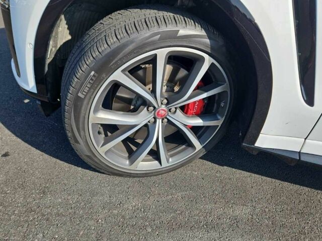 Белый Ягуар Ф-Пейс, объемом двигателя 0 л и пробегом 34 тыс. км за 39500 $, фото 19 на Automoto.ua