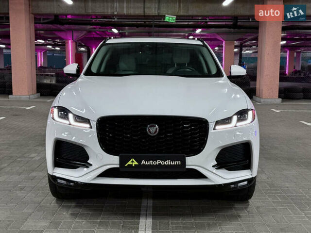 Білий Ягуар Ф-Пейс, об'ємом двигуна 2 л та пробігом 15 тис. км за 45000 $, фото 1 на Automoto.ua