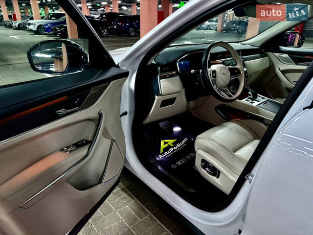 Білий Ягуар Ф-Пейс, об'ємом двигуна 2 л та пробігом 15 тис. км за 45000 $, фото 21 на Automoto.ua