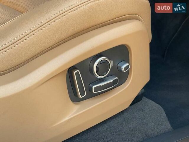 Белый Ягуар Ф-Пейс, объемом двигателя 2 л и пробегом 38 тыс. км за 45500 $, фото 13 на Automoto.ua