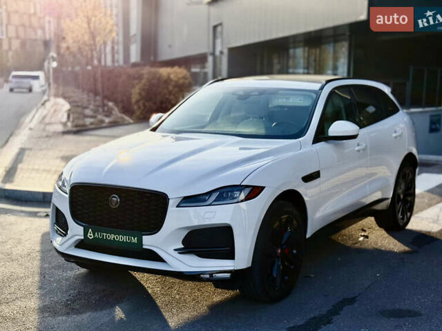 Белый Ягуар Ф-Пейс, объемом двигателя 2 л и пробегом 15 тыс. км за 44500 $, фото 18 на Automoto.ua