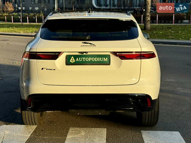 Белый Ягуар Ф-Пейс, объемом двигателя 2 л и пробегом 15 тыс. км за 44500 $, фото 7 на Automoto.ua