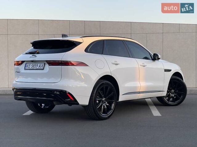 Белый Ягуар Ф-Пейс, объемом двигателя 2 л и пробегом 38 тыс. км за 45500 $, фото 3 на Automoto.ua