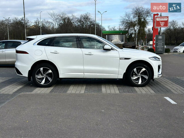 Белый Ягуар Ф-Пейс, объемом двигателя 2 л и пробегом 49 тыс. км за 47000 $, фото 3 на Automoto.ua