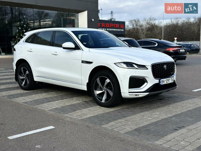 Белый Ягуар Ф-Пейс, объемом двигателя 2 л и пробегом 49 тыс. км за 47000 $, фото 2 на Automoto.ua