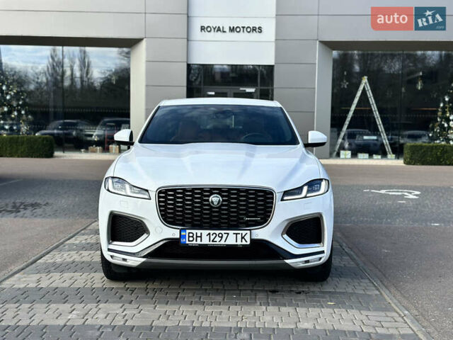 Белый Ягуар Ф-Пейс, объемом двигателя 2 л и пробегом 49 тыс. км за 47000 $, фото 1 на Automoto.ua