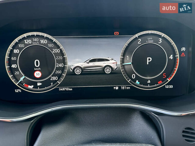 Белый Ягуар Ф-Пейс, объемом двигателя 2 л и пробегом 49 тыс. км за 47000 $, фото 12 на Automoto.ua