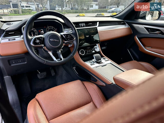 Белый Ягуар Ф-Пейс, объемом двигателя 2 л и пробегом 49 тыс. км за 47000 $, фото 14 на Automoto.ua