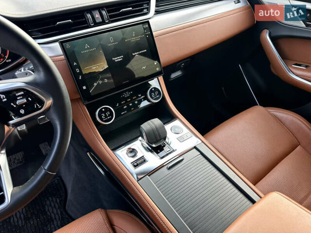 Белый Ягуар Ф-Пейс, объемом двигателя 2 л и пробегом 49 тыс. км за 47000 $, фото 11 на Automoto.ua