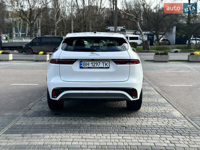 Белый Ягуар Ф-Пейс, объемом двигателя 2 л и пробегом 49 тыс. км за 47000 $, фото 5 на Automoto.ua