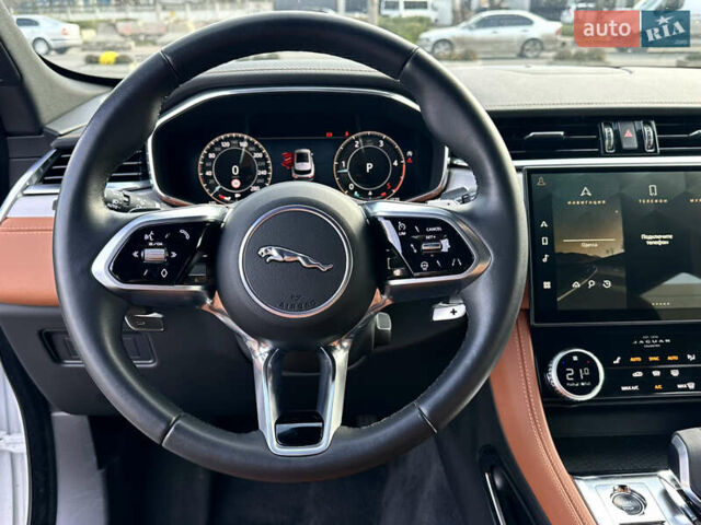 Белый Ягуар Ф-Пейс, объемом двигателя 2 л и пробегом 49 тыс. км за 47000 $, фото 15 на Automoto.ua