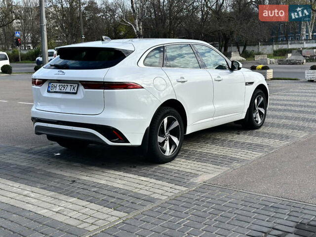 Белый Ягуар Ф-Пейс, объемом двигателя 2 л и пробегом 49 тыс. км за 47000 $, фото 4 на Automoto.ua