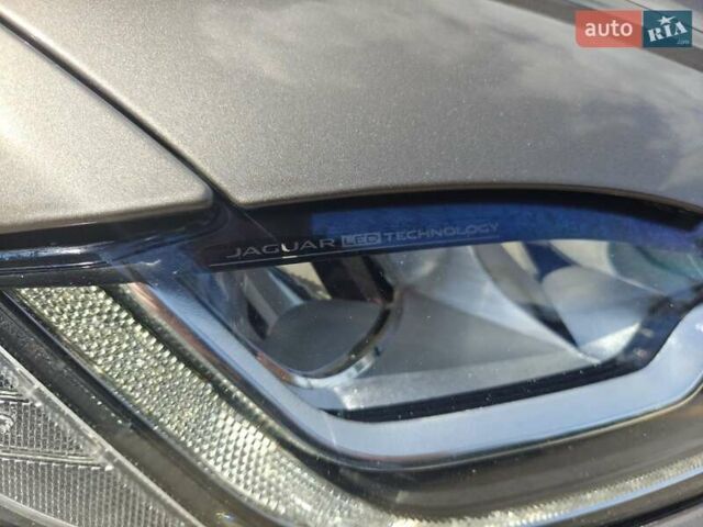 Бежевий Ягуар Ф-Пейс, об'ємом двигуна 2 л та пробігом 146 тис. км за 24900 $, фото 10 на Automoto.ua