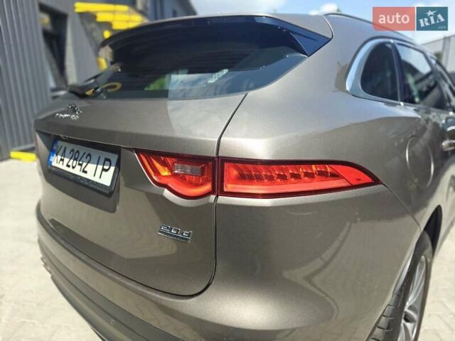 Бежевий Ягуар Ф-Пейс, об'ємом двигуна 2 л та пробігом 146 тис. км за 24900 $, фото 16 на Automoto.ua