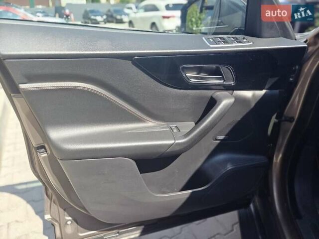 Бежевий Ягуар Ф-Пейс, об'ємом двигуна 2 л та пробігом 146 тис. км за 24900 $, фото 38 на Automoto.ua