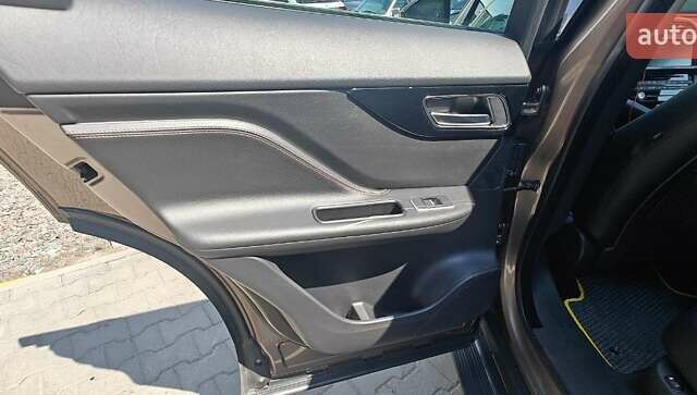 Бежевий Ягуар Ф-Пейс, об'ємом двигуна 2 л та пробігом 146 тис. км за 24900 $, фото 42 на Automoto.ua