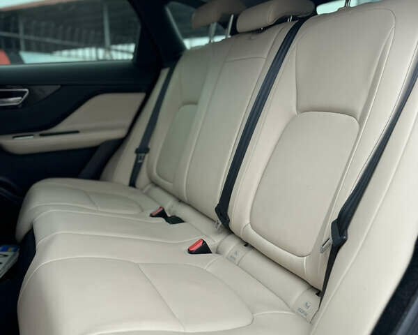 Бежевий Ягуар Ф-Пейс, об'ємом двигуна 2 л та пробігом 91 тис. км за 21900 $, фото 11 на Automoto.ua