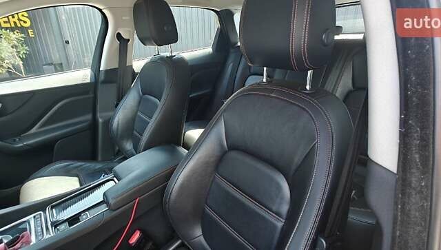 Бежевий Ягуар Ф-Пейс, об'ємом двигуна 2 л та пробігом 146 тис. км за 24900 $, фото 41 на Automoto.ua