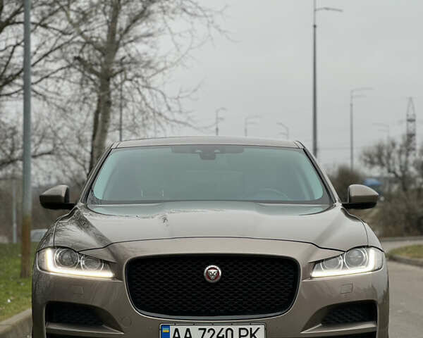 Бежевий Ягуар Ф-Пейс, об'ємом двигуна 2 л та пробігом 91 тис. км за 21900 $, фото 1 на Automoto.ua