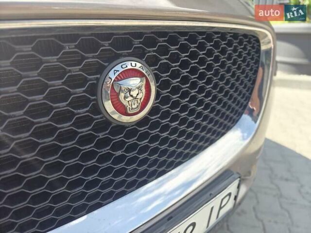 Бежевий Ягуар Ф-Пейс, об'ємом двигуна 2 л та пробігом 146 тис. км за 24900 $, фото 11 на Automoto.ua