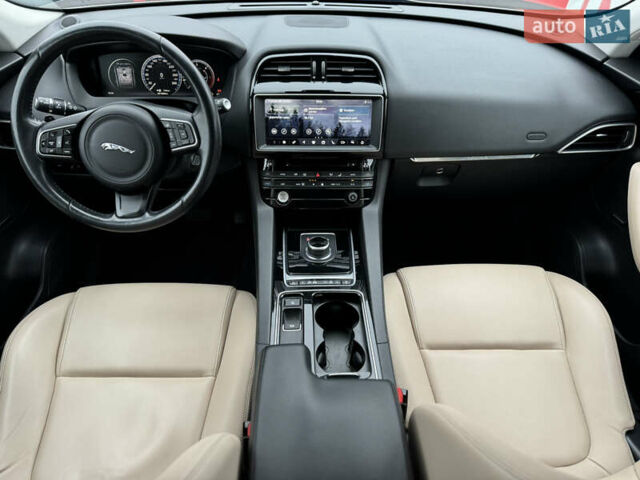 Бежевий Ягуар Ф-Пейс, об'ємом двигуна 2 л та пробігом 91 тис. км за 21900 $, фото 8 на Automoto.ua