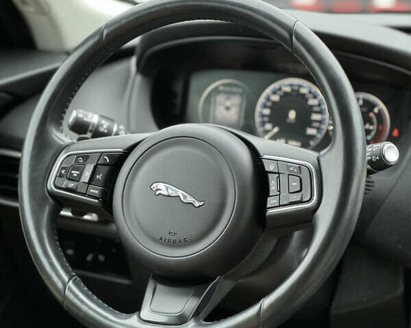 Бежевий Ягуар Ф-Пейс, об'ємом двигуна 2 л та пробігом 91 тис. км за 21900 $, фото 10 на Automoto.ua